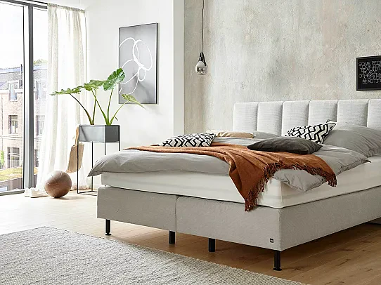 Interliving Boxspringbett Serie 1418 - Boxspringbett mit feinem Cordbezug 