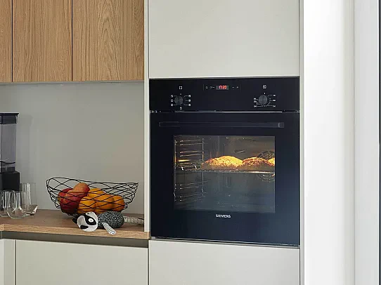 Interliving Küche Serie 3092 mit SIEMENS Einbaugeräten 