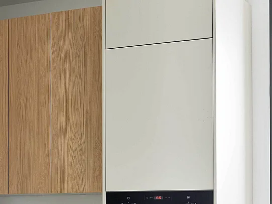 Interliving Küche Serie 3092 im Programm 3205 Lack-Fronten